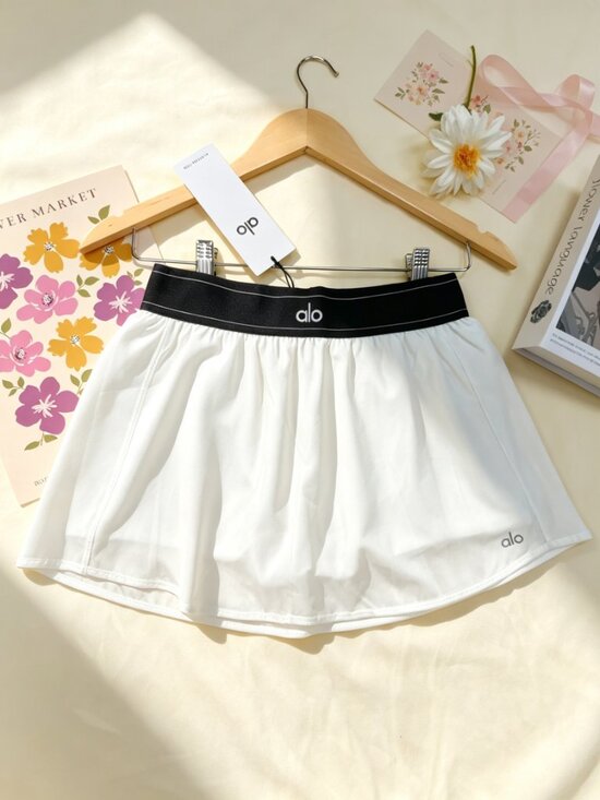 ALO Yoga Dresses & Skirts - ALO Yoga Women's White Tennis Skirt✨New Sporty Chic Match Point